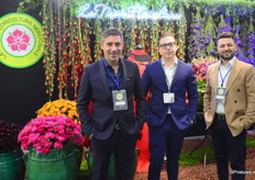Luigi D'amora, Ivy Witmaar en Raffaele Esposito stonden op de beurs namens La Nuova Floricoltura Meridionde. Op de kwekerij in Italië worden meer dan 40 soorten geteeld met als hoofdproduct Matthiola, Rannocules en Leeuwenbekken.
